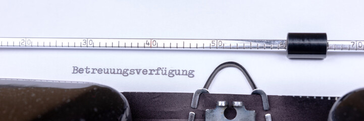 Betreuungsverfügung, geschrieben auf einer alten Schreibmaschine