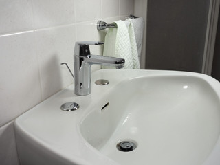 tap faucet in basin