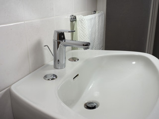 tap faucet in basin