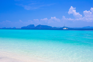 Fototapeta na wymiar Beautiful summer beach with clear water and blue sky in south of thailand