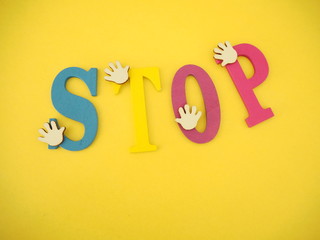 STOPの単語と手