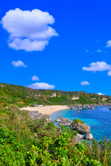 Fototapeta na wymiar 宮古島の南海岸に位置する保良川ビーチの景観