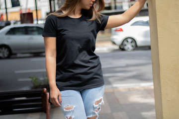 Fototapeta na wymiar Young woman wearing black t shirt was posing in outdoor