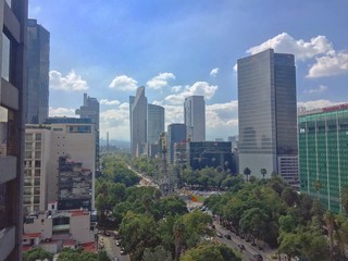 Fototapeta na wymiar Rascacielos en México