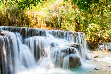 Fototapeta na wymiar Kuang Si Waterfalls, Luang Phrabang, Lao