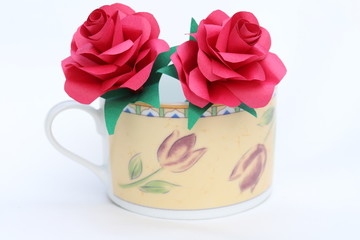 折り紙で作ったバラの花