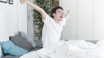 男性　起床
