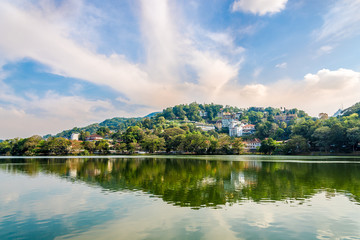 Fototapeta premium View at the Kandy lake in the heart of the hill city of Kandy, Sri Lanka