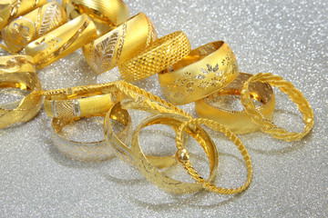 Elegant gold bracelets. Yellow gold.