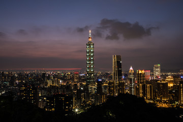 Fototapeta na wymiar taipei skyline at night