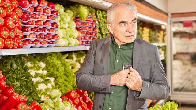 Senior as a shoplifter in the vegetable department