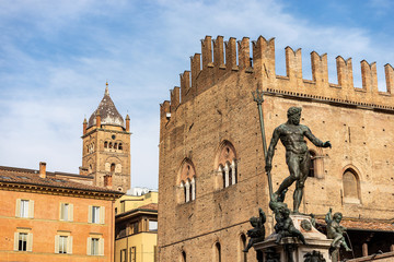 Bologna, Piazza del Nettuno, square with the statue of Neptune (1566), medieval Palazzo Re Enzo (1245) and the bell tower (1184-1426) of the Metropolitan Cathedral of San Pietro. Emilia-Romagna, Italy © Alberto Masnovo