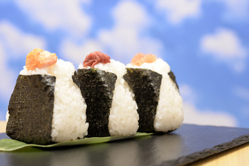 青空におにぎり