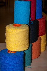Farbige Webgarne
