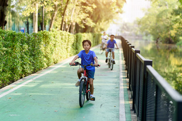 Obraz premium Preteen boy ride a bicycle in a park