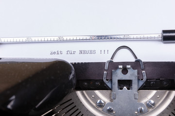 Zeit für Neues, geschrieben auf einer alten Schreibmaschine