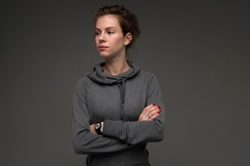 Obraz premium Sport caucasian woman, picture isolated on grey background