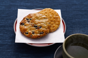 煎餅とお茶
