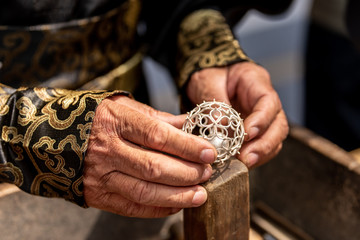 The processing of traditional Chinese silver ornaments