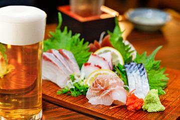 新鮮な刺身の盛り合わせ