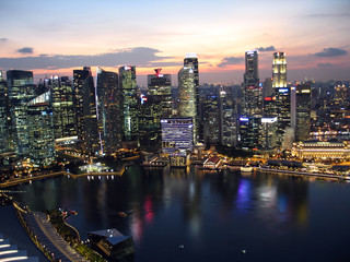 Naklejka premium Singapore skyline at night