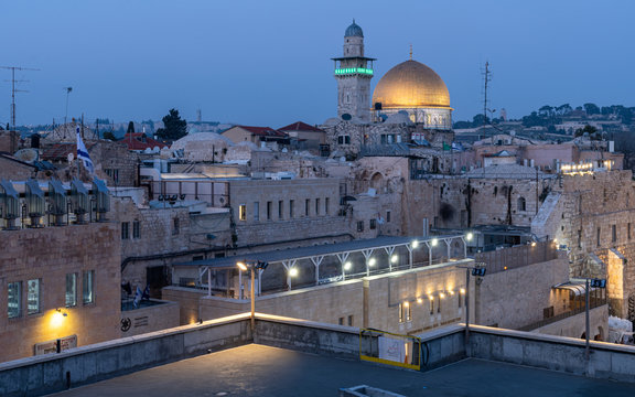 The western wall and the Al-Aqsa mosque in Jerusalem
