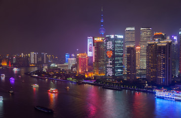 Obraz premium Wide Huangpu river by Pudong New Area in Shanghai 