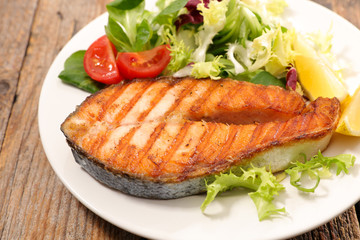 grilled salmon steak with lettuce