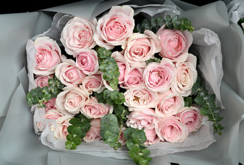 Pink rose bouquet gift