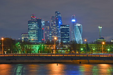 Obraz premium High-rise buildings of the Moscow international business center Moscow-city on the Bank of the Moscow river. Construction started in 1998. Construction is in progress. Russia, Moscow, February 2020