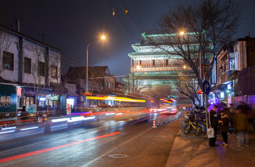 Naklejka premium Beijing road near old Chinese building at night 