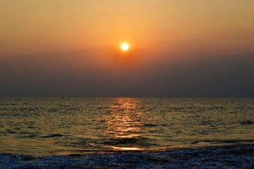 Fototapeta na wymiar Sunset on the ocean