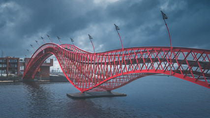 Le pont python à Amsterdam