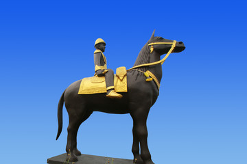 statue géante d'un cavalier en thaïlande