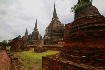 Fototapeta na wymiar temples antiques à Ayutthaya en Thaïlande