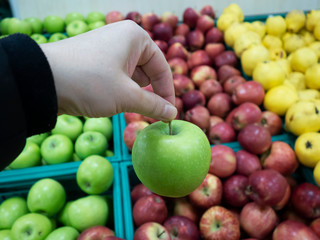 Choosing the right apple on the market