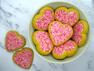 Obraz na płótnie Canvas Heart cookies in a plate, selective focus