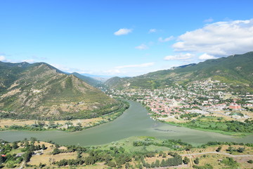 Fototapeta na wymiar Mündung des Flusses Aragwi in den Fluss Kura in Georgien