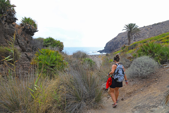 playa mujer senderista almer&iacute;a cala del toro 4M0A7412-as20