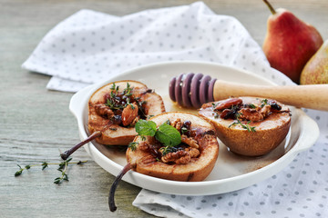 Baked pears with nuts, raisins, honey and cinnamon.