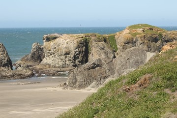 Fototapeta na wymiar coastal beach with rocks