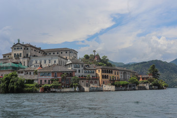 Fototapeta na wymiar Italie - Piémont - Lac d'Orta - Ancien séminaire de l'ile de San Giulio