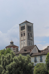 Fototapeta premium Italie - Piémont - Orta-San Giulio - Clocher de l'eglise Saint-Jules