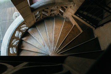 Retro spiral staircase in Dijon, France © Sen