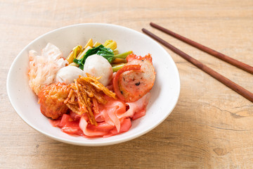 (Yen-Ta-Four) - Dry Thai Style Noodle with assorted tofu and fish ball in Red Soup