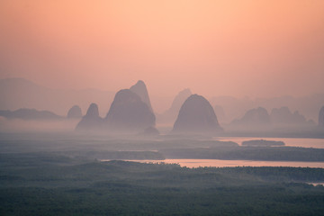 Fototapeta premium Beautiful mountains in the Thai sea Located in Phang Nga province, Thailand