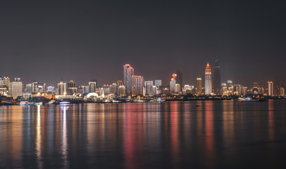 Fototapeta premium Scena nocy w Wuhan