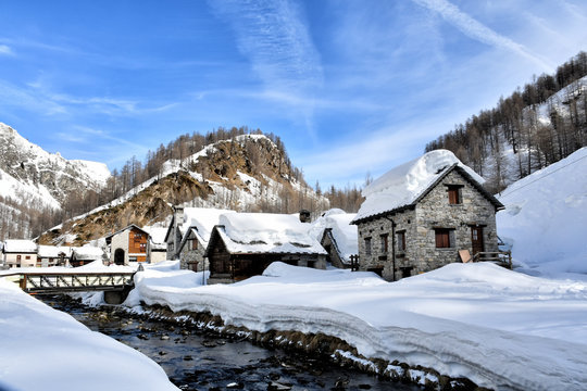 Huts on Alpe Devero in winter.