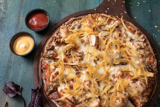 Alfredo Chicken Pizza And Fried Potatoes