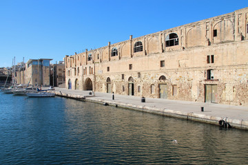 Fototapeta premium ruined building in bormla in malta